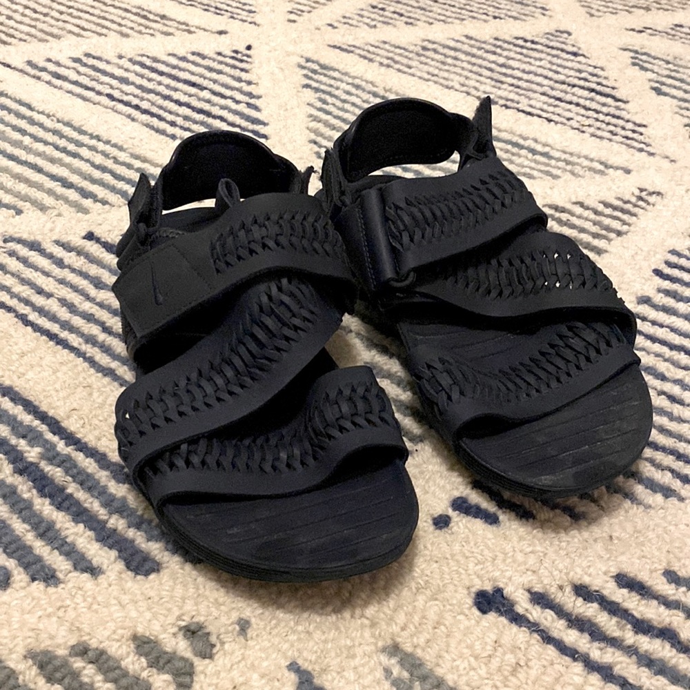 Nike air sandals in perfect condition, used like new. Rubber material. Size 8